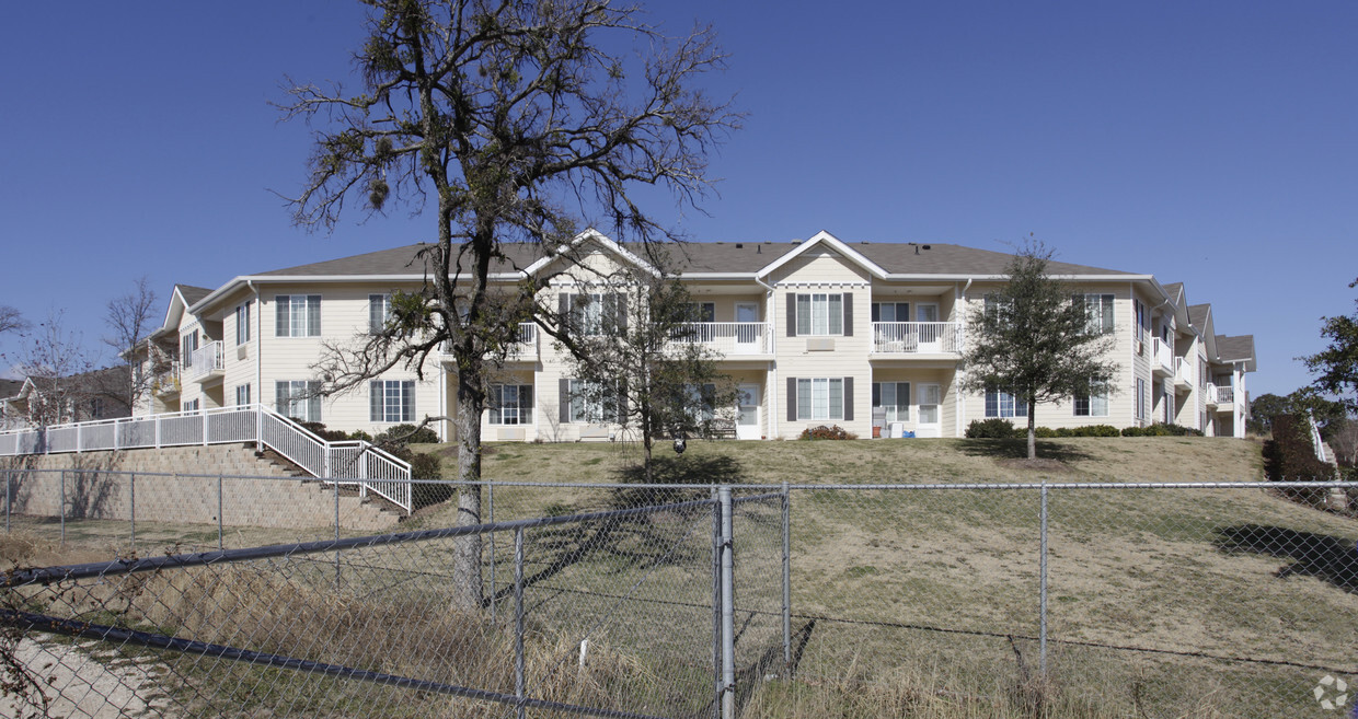 Building Photo - Holiday Parkwood Meadows