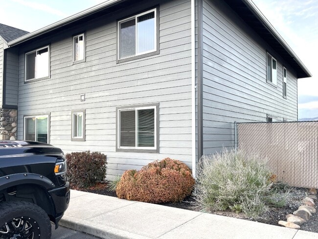 Building Photo - Ground Level River View Condo