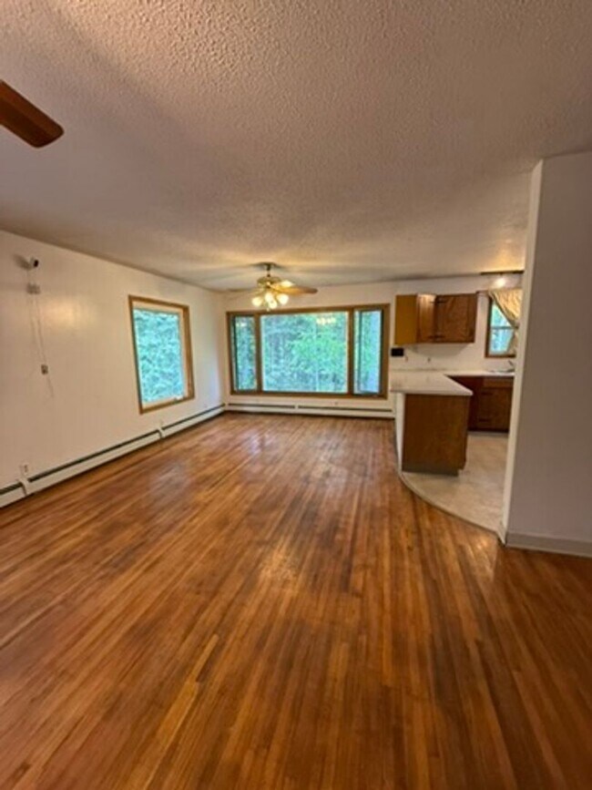 Building Photo - 4521 Lauesen Ave