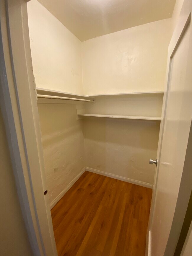 Building Photo - 132 Carr Dr