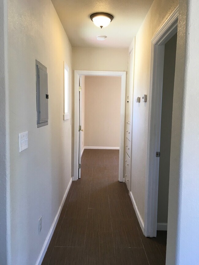 Foto del edificio - Beautifully 2Br, 2Ba Located near UOP