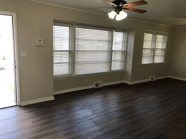 Building Photo - 308 S Foster Drive