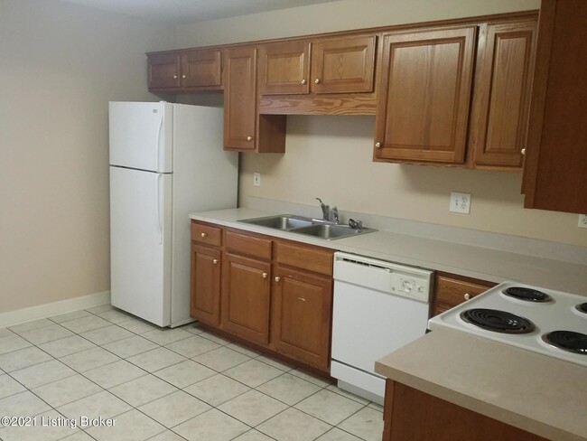 Building Photo - 8608 Standing Oak Dr