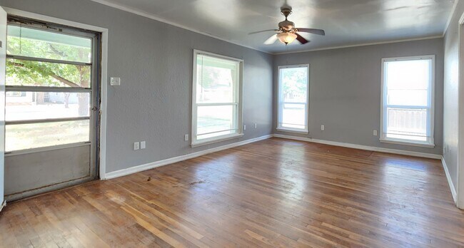 Building Photo - 3/1.5/2 DETACHED GARAGE - GREAT HOME IN TECH TERRACE