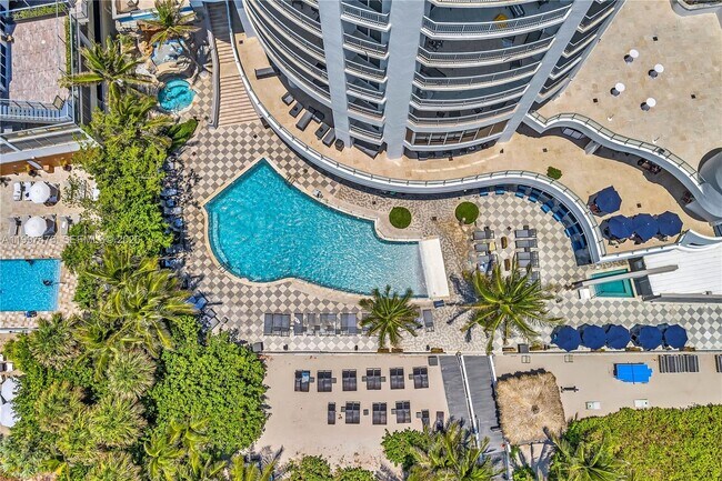 Foto del edificio - 17375 Collins Ave