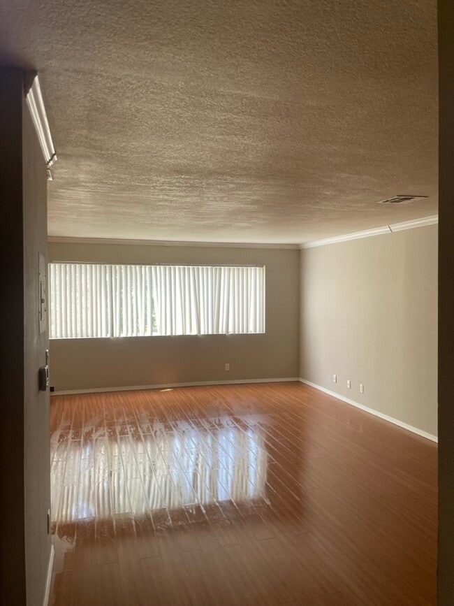 Building Photo - 11252 Peach Grove St