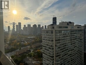 Building Photo - 30 Elm Dr W