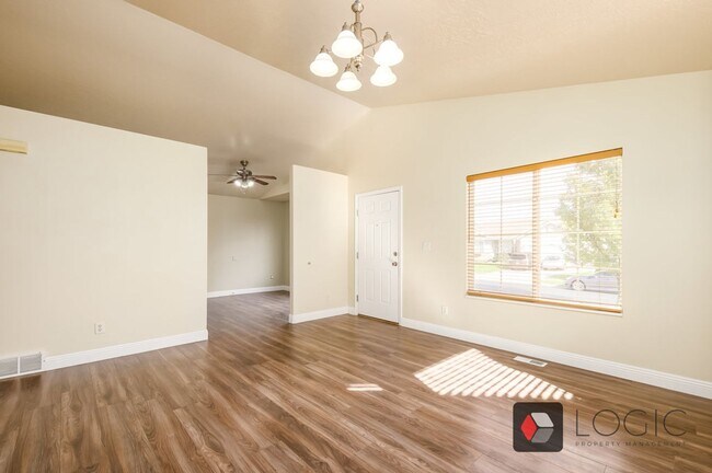 Foto del edificio - Stunning Single Family Home In Excellent L...