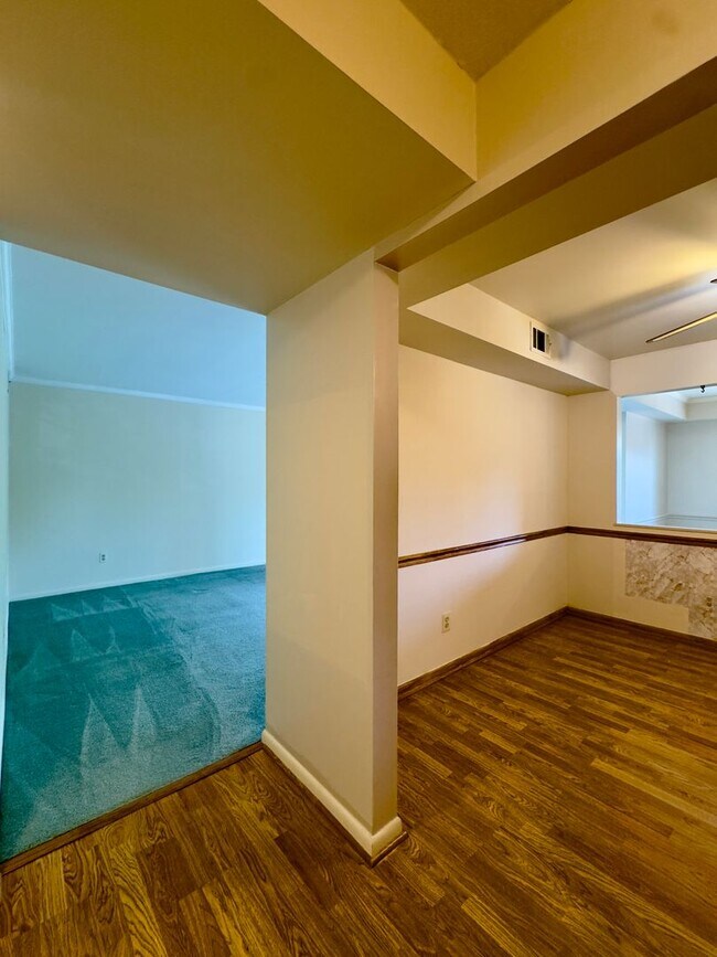 Foto del edificio - Charming 2 Bedroom/ 2 Bathroom Apartment in Mays Chapel, MD!