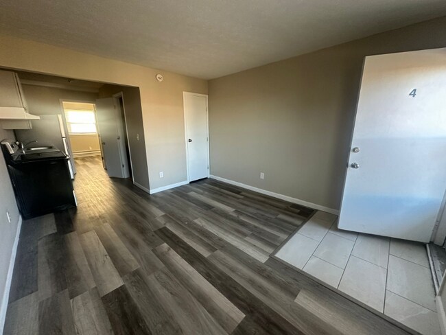 Foto del edificio - 794 Anderson Ave