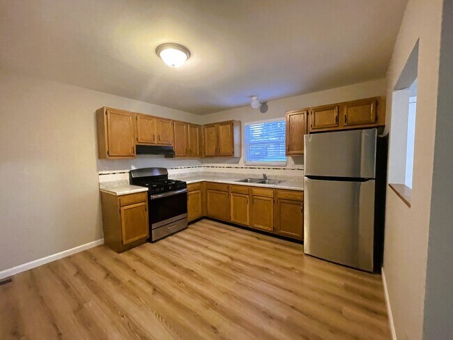 Foto del edificio - $1820 - Charming 3 Bed | 1 Bath Single-Fam...