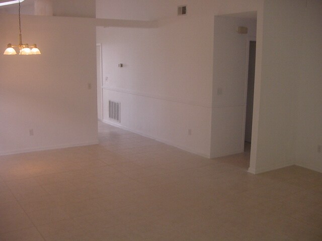 Building Photo - 3BR near Dean, University, & SR-417