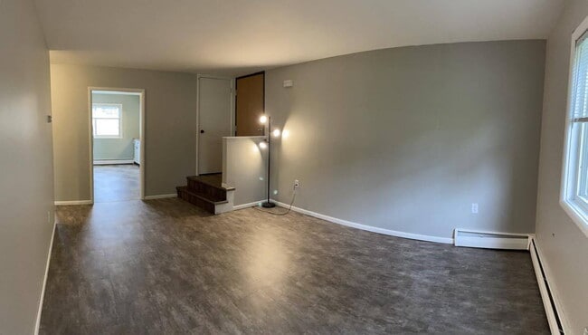 Building Photo - This adorable & newly remodeled 2 bed/1 ba...