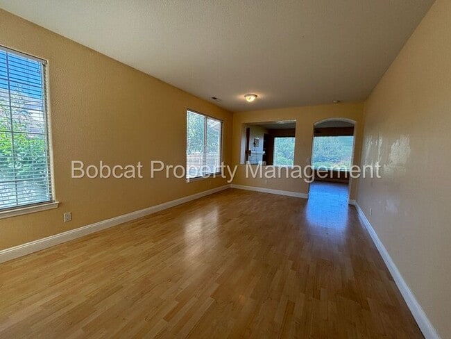 Building Photo - 1231 Flintwood Dr