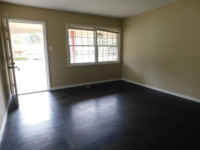 Building Photo - 3 Bedroom Home in Valdosta