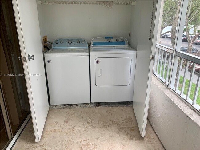 Building Photo - 2841 N Oakland Forest Dr