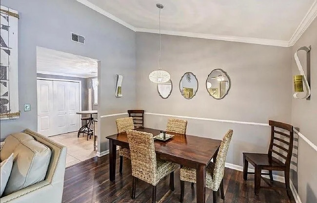 Building Photo - 621 Regency Dr