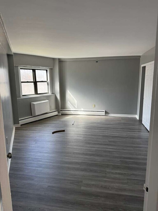 Foto del edificio - 865 Lower Ferry Rd