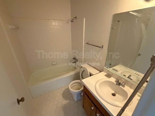 Building Photo - 2206 Candlewood Dr SW