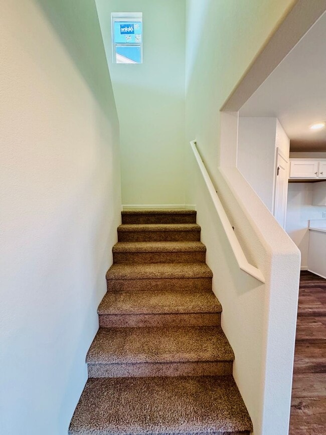 Foto del edificio - REDUCED!  BRAND NEW - 5 Bedroom + Loft, 3 Bath Beautiful Home WITH SOLAR!