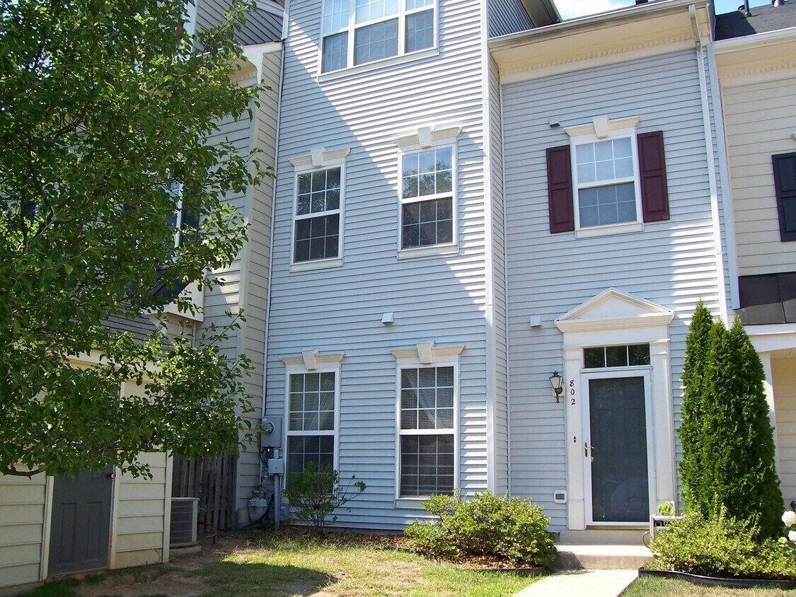 3 Level Townhome Located in Piney Orchard ... - 3 Level Townhome Located in Piney Orchard ...