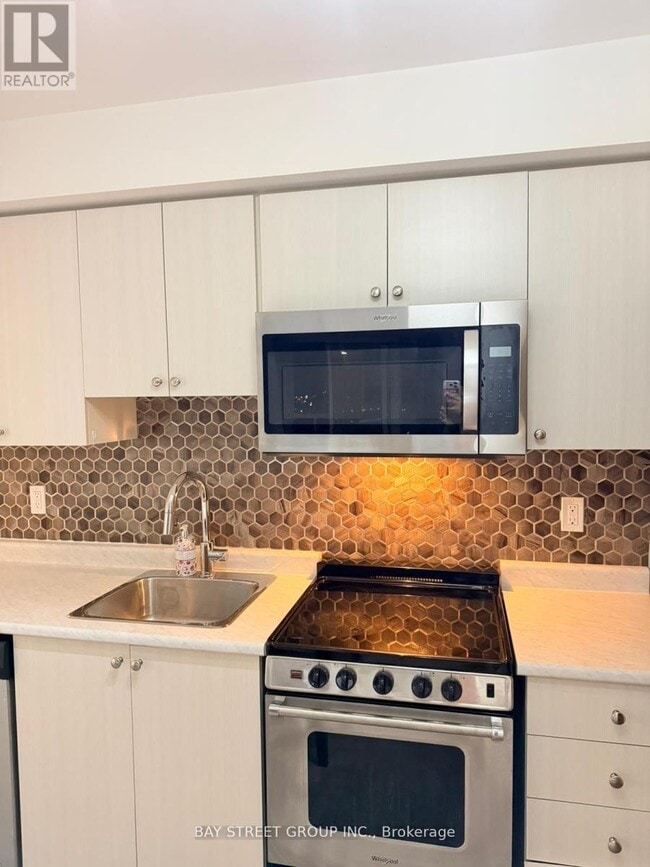 Building Photo - 10 Wilby Crescent