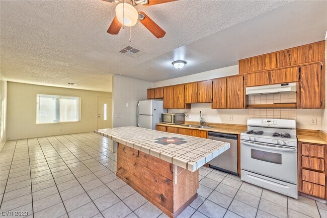 Building Photo - 223 Winona Dr