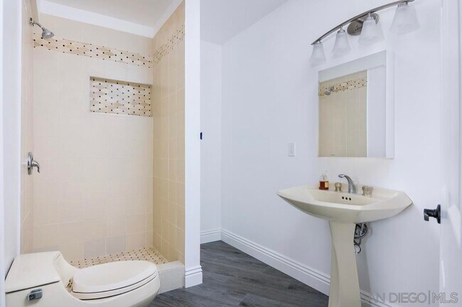 Building Photo - 3508 Tierra Linda Ln