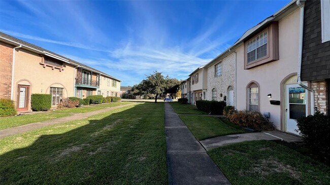 Building Photo - 11439 Beechnut St