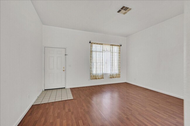 Foto del edificio - Well kept 3 bedroom, single story home located in Henderson neighborhood