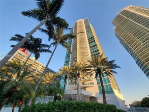 Building Photo - 2101 Brickell Ave