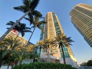Building Photo - 2101 Brickell Ave