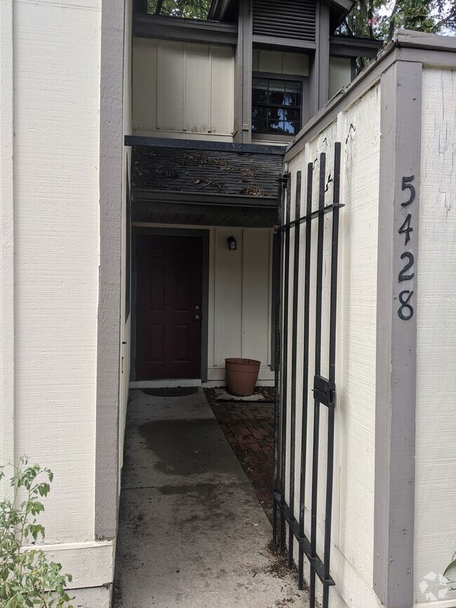 Building Photo - 5428 SW 4th Pl