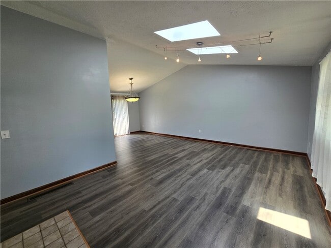 Foto del edificio - 237 Countess Dr