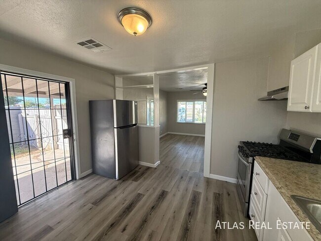 Foto del edificio - 1741 W Desert Cove Ave