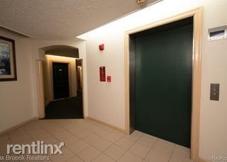 Building Photo - 43050-43012 12 Oaks Crescent Dr