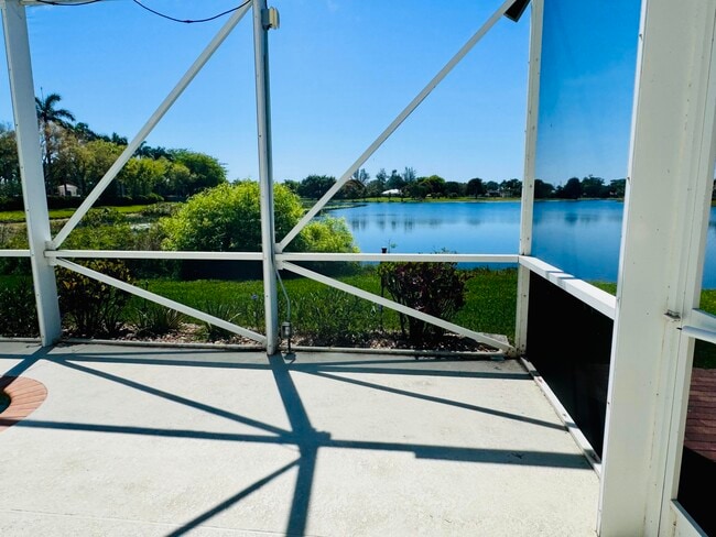 Foto del edificio - 9360 Cove Point Cir