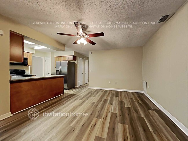 Building Photo - 620 Swallow Dr
