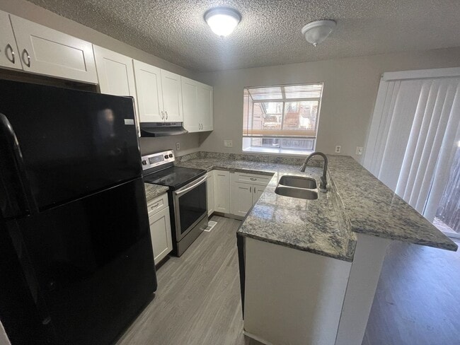 Foto del edificio - 2 Bedroom 2 Bathroom Townhouse Near Quincy and Buckley!!