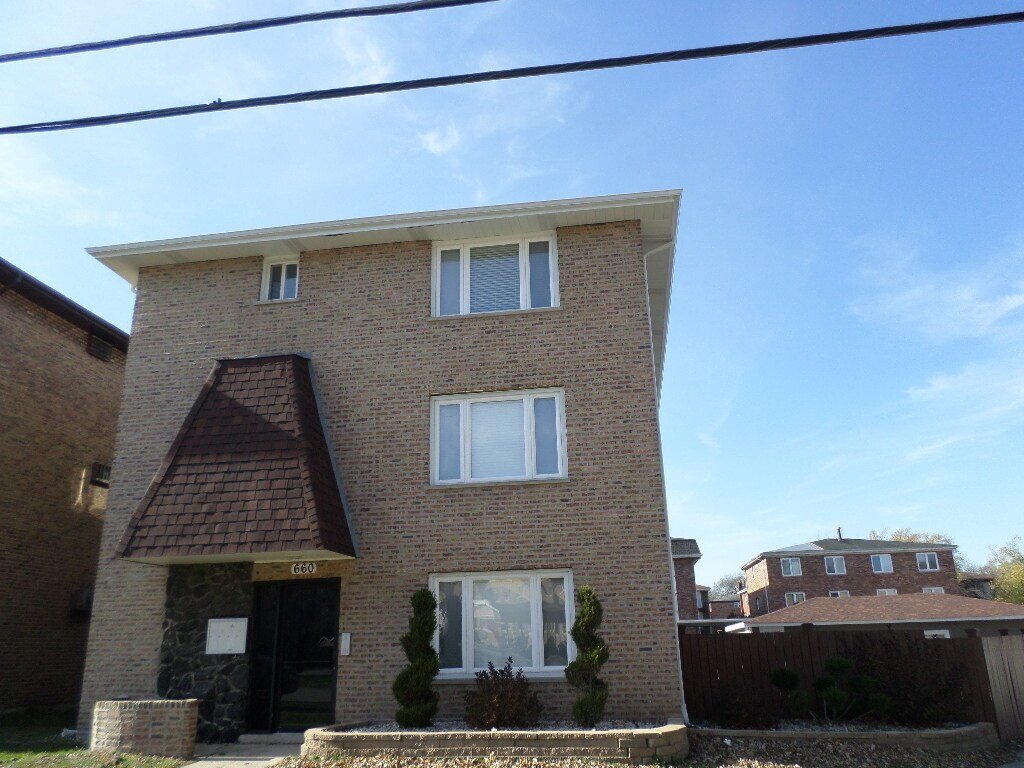 660 Clyde Ave Unit 2, Calumet City, IL 60409 Condo for Rent in