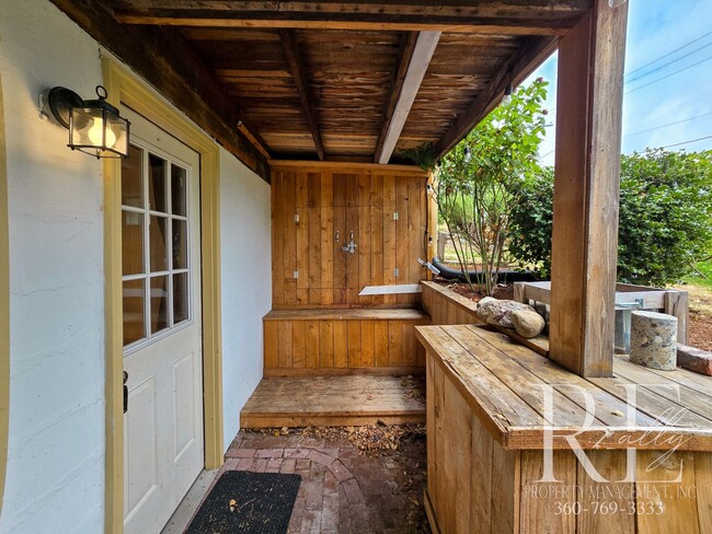 Building Photo - Cozy 1-Bed Duplex with Open Concept Living, Mini-Split Comfort & Apple Tree – Bremerton