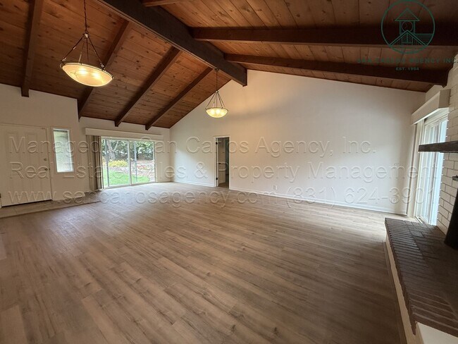 Foto del edificio - Remodeled Three Bedroom Upper Hatton Fields Home