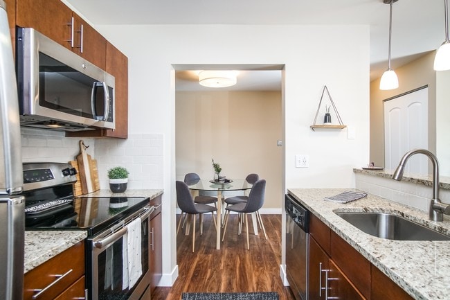 kitchen  Apartment 650 W Rand Rd # 9B404, Arlington Heights, IL 60004