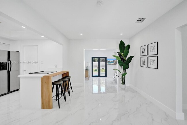 Foto del edificio - 1355 Madison St