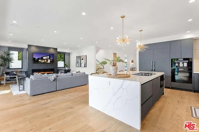 Foto del edificio - 6201 Lindenhurst Ave