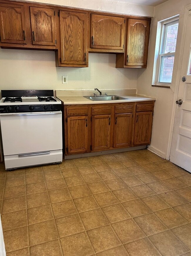 Photo - 1403 Woodlawn Ave House