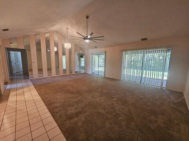 Foto del edificio - 3/2/2 Annual Rental available with lawn care included!!