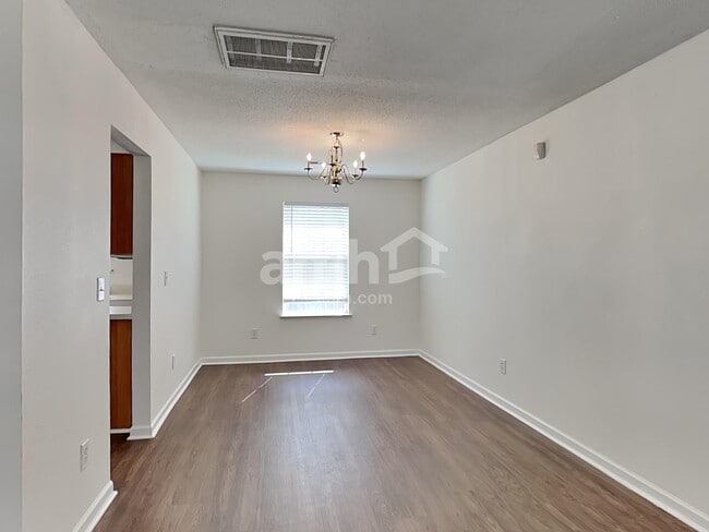 Building Photo - 505 Kingsman Ln