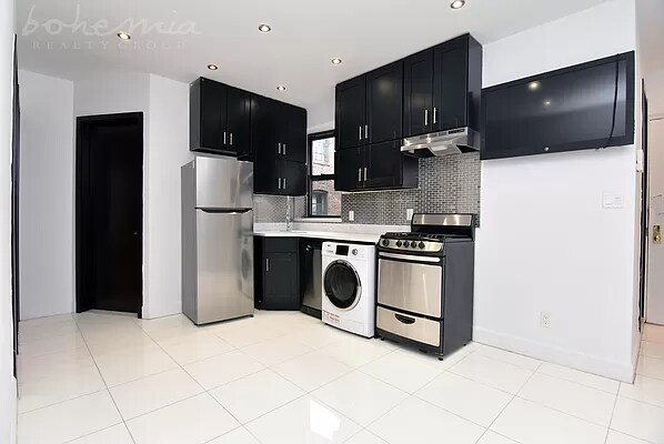 Foto del edificio - 2 W 108th St