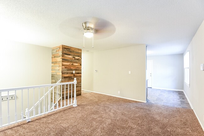 Foto del edificio - Spacious 4-Bedroom Home in Independence, MO